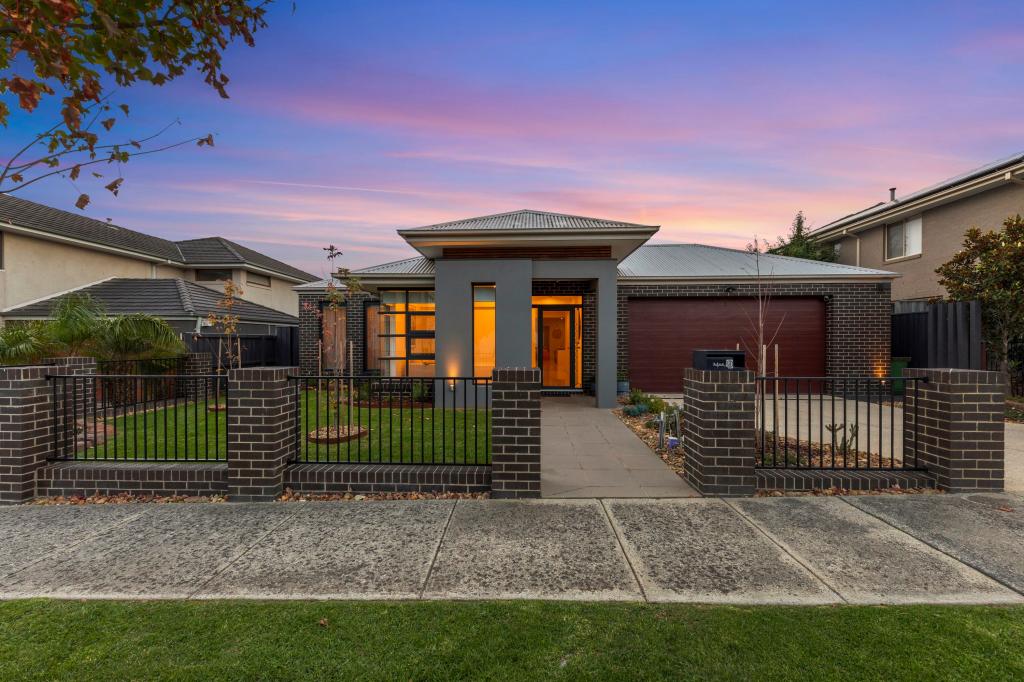 9 Kooyong Cl, Officer, VIC 3809