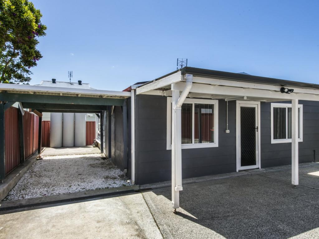 22A CAMPBELL PDE, MANNERING PARK, NSW 2259