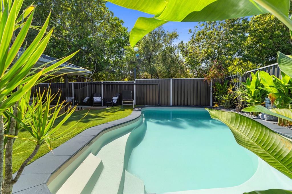 5 CARLISLE ST, CALOUNDRA WEST, QLD 4551