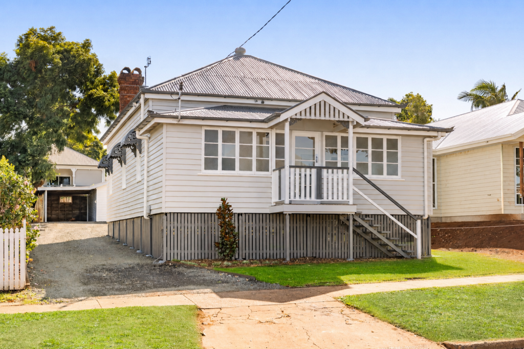 69 Geoffrey St, Mount Lofty, QLD 4350