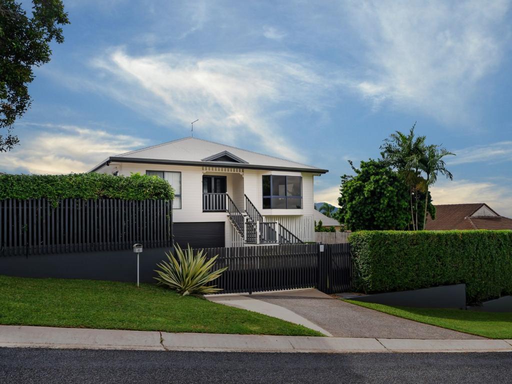 4 Rosemont Ct, Mooroobool, QLD 4870
