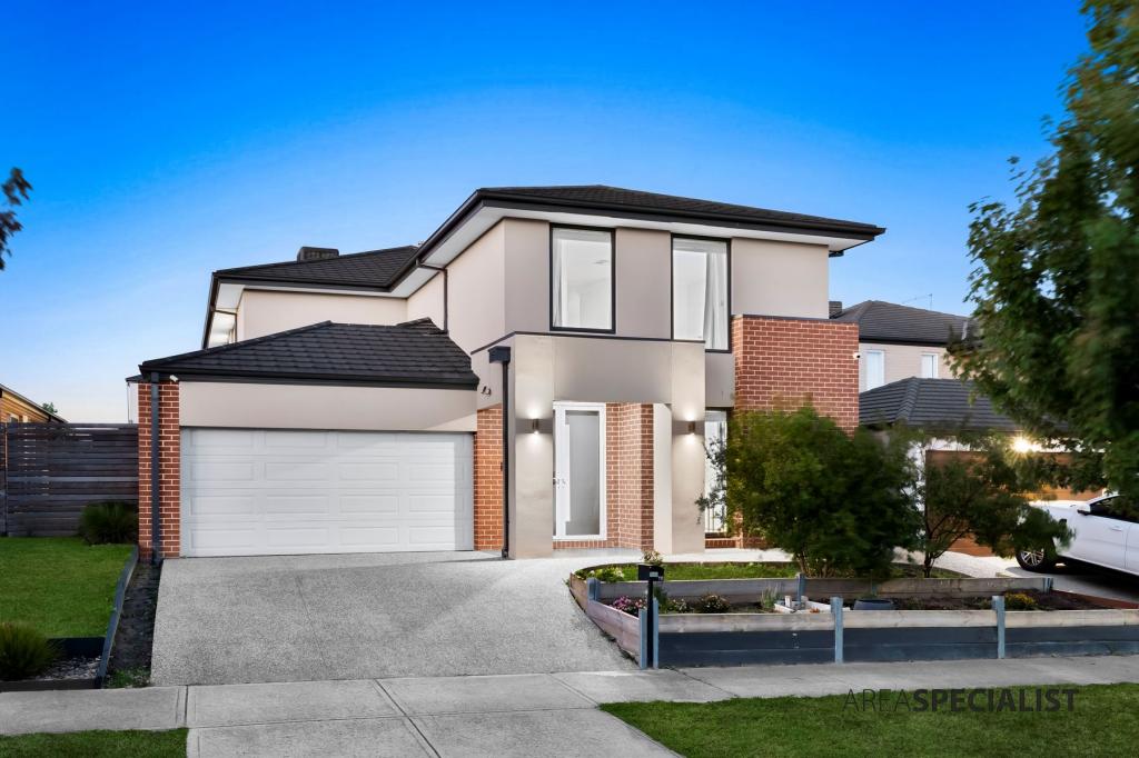 18 Graziers Cres, Clyde North, VIC 3978