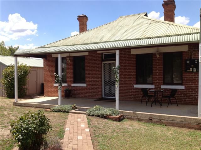 24 FITZROY ST, TUMUT, NSW 2720