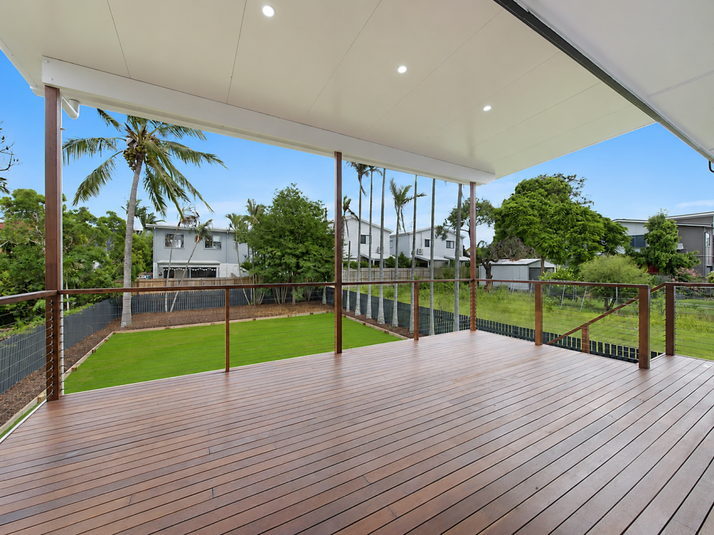 90 DICKENSON ST, CARINA, QLD 4152