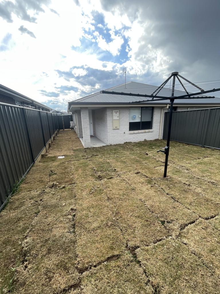 2/1 Jersey Cl, Calala, NSW 2340