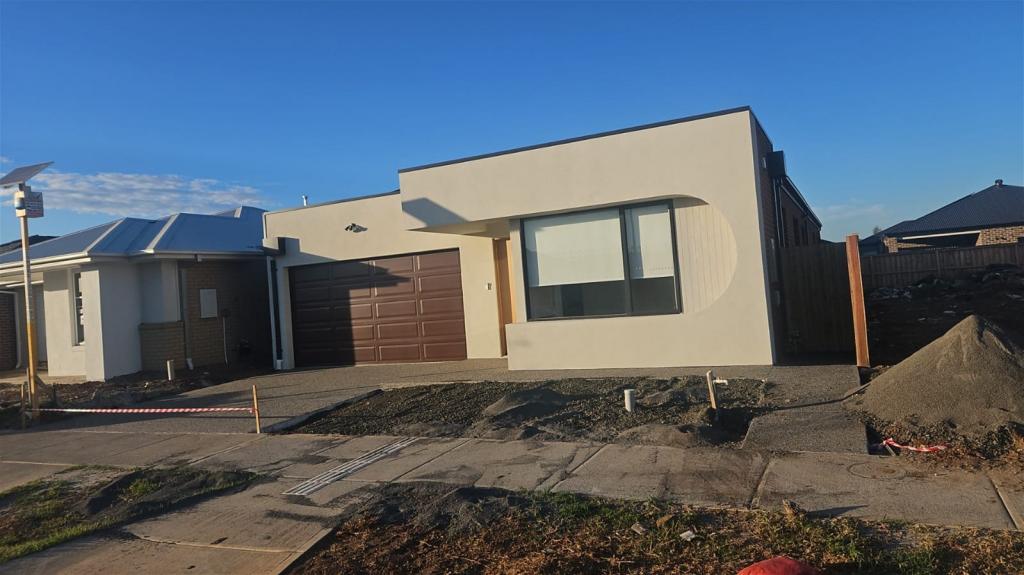 27 Councillor Dr, Weir Views, VIC 3338