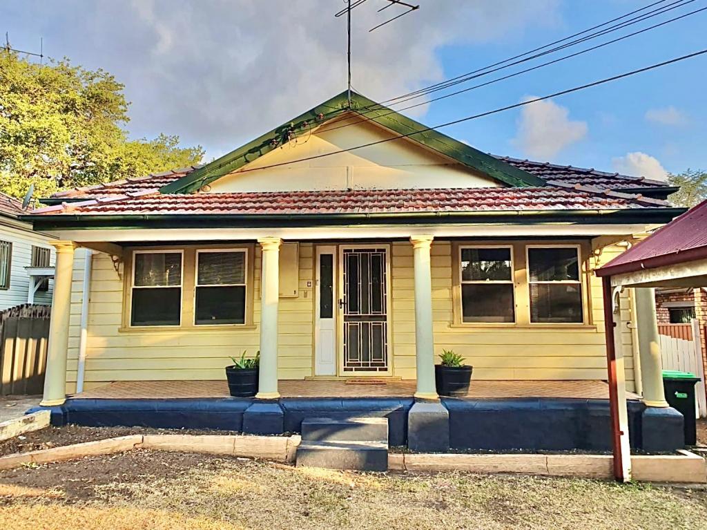 9 Trafalgar St, Peakhurst, NSW 2210