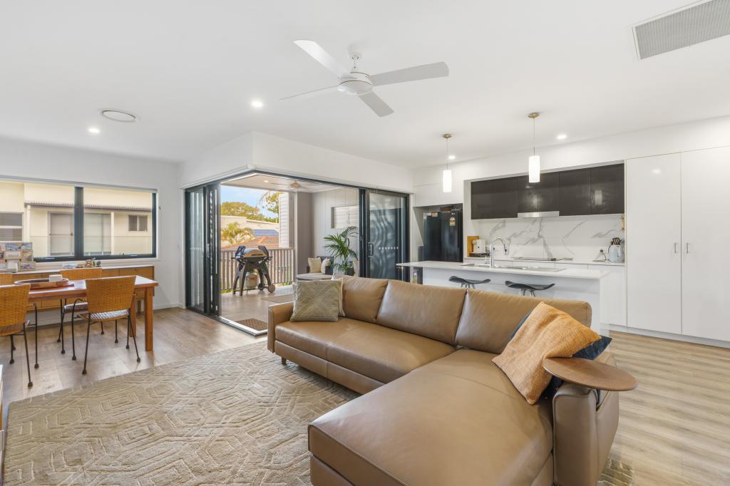 2/130 Eugaree St, Southport, QLD 4215