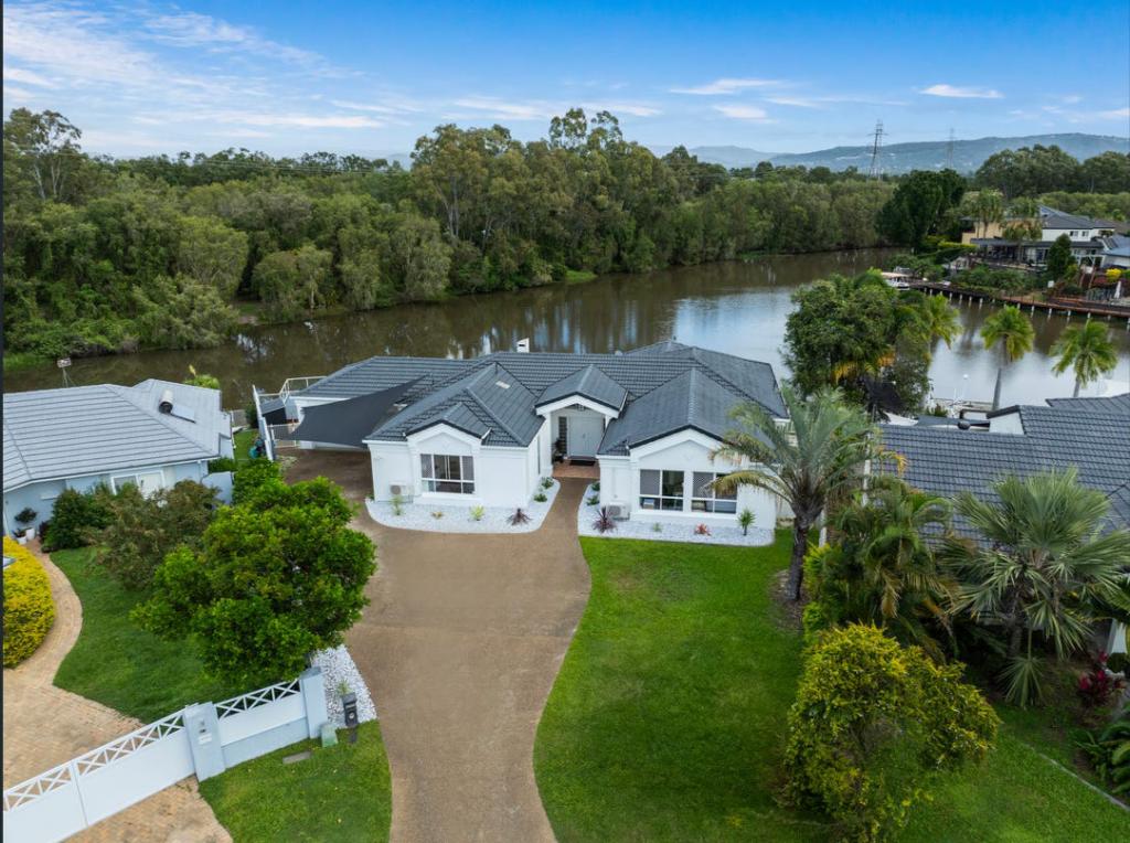 7 Cutwater Cl, Clear Island Waters, QLD 4226
