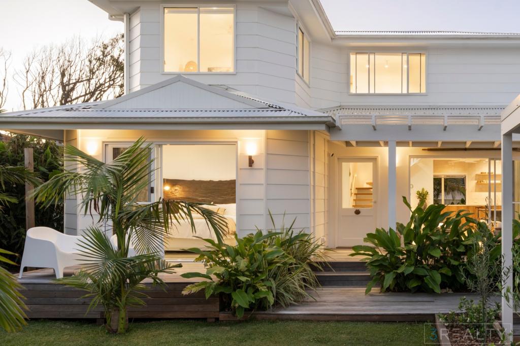 36 Caves Beach Rd, Caves Beach, NSW 2281