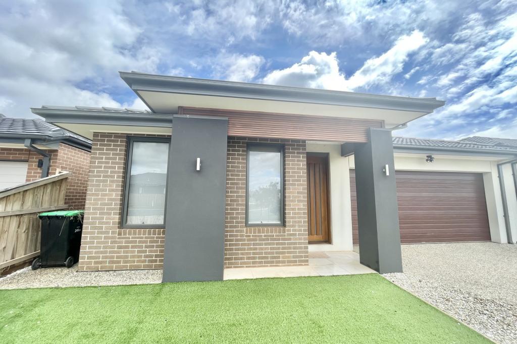 67 WHITECROSS DR, THORNHILL PARK, VIC 3335