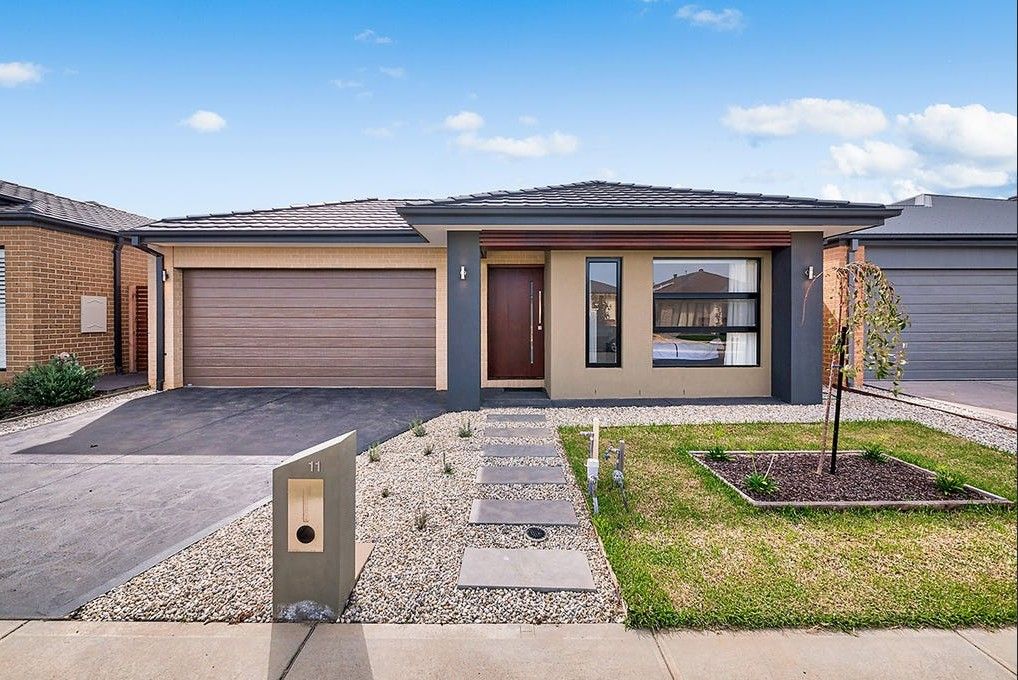 11 Carisbrooke Way, Clyde North, VIC 3978