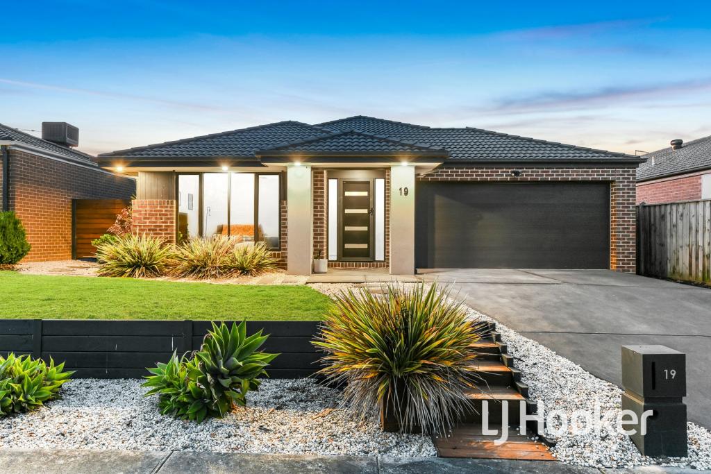 19 Vantage Dr, Pakenham, VIC 3810