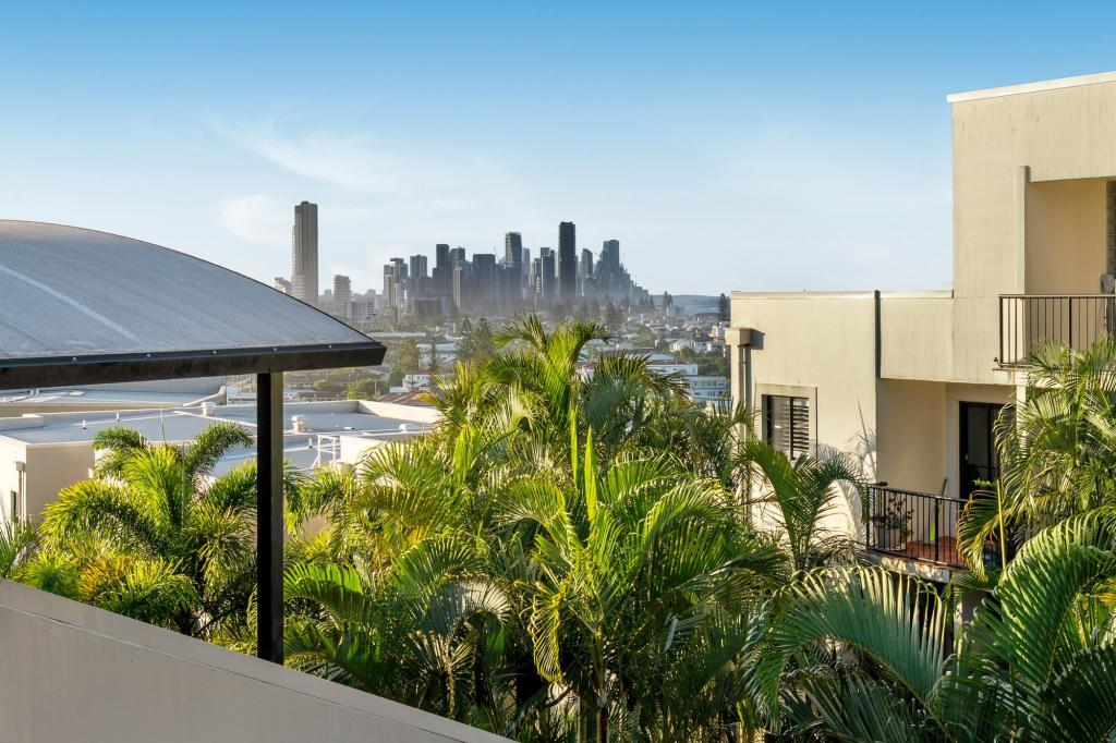 E37/1 Great Hall Dr, Miami, QLD 4220