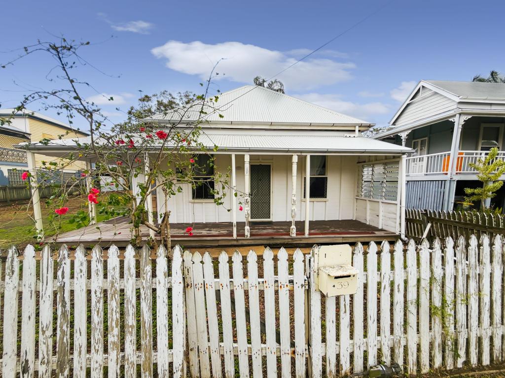 39 Bazaar St, Maryborough, QLD 4650