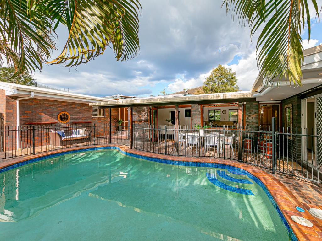 31 Chaplin St, Stafford Heights, QLD 4053