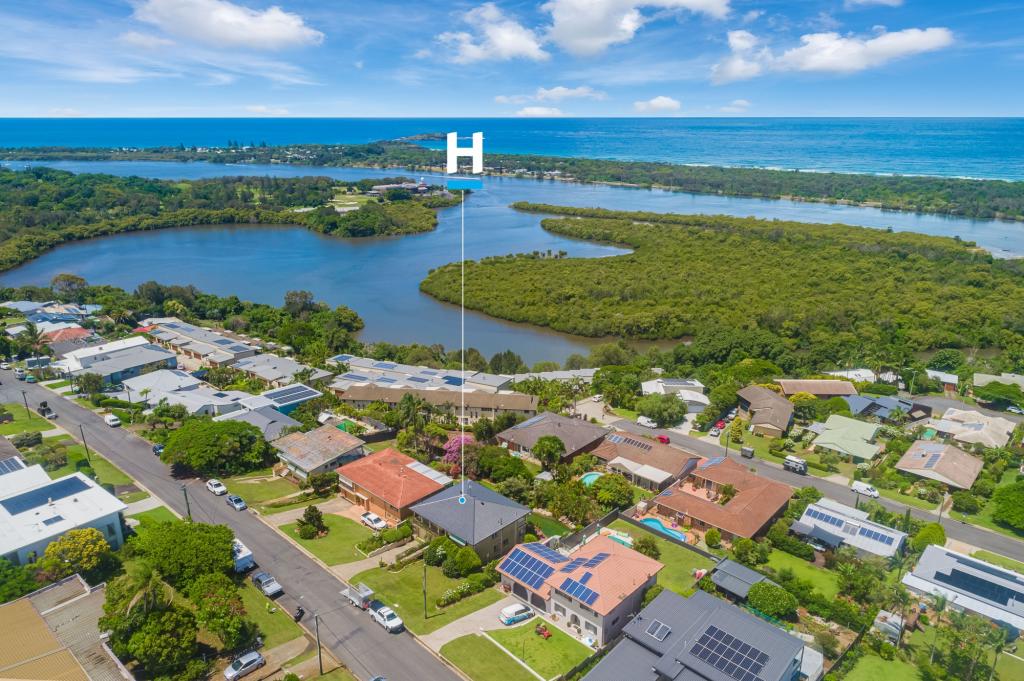 24 Walter Cres, Banora Point, NSW 2486