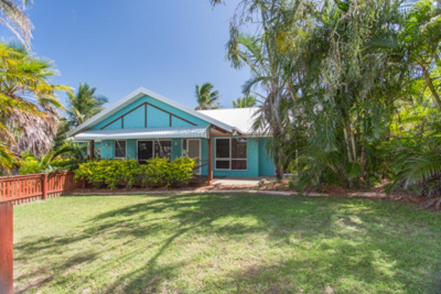 16 Grace Cres, Slade Point, QLD 4740