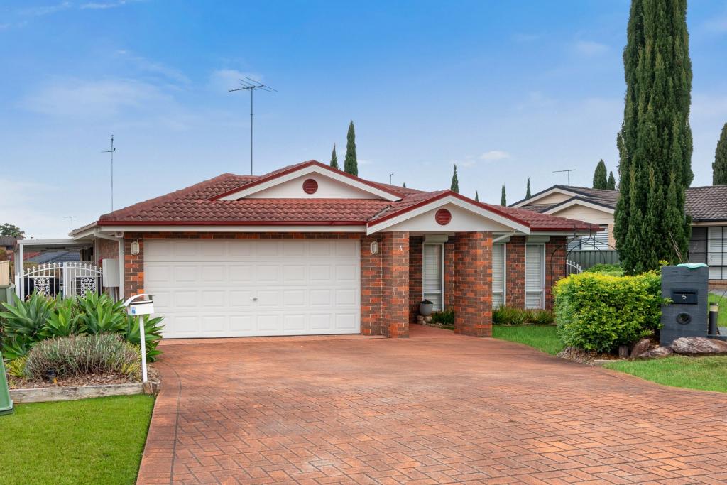 4 KALUA PL, GLENMORE PARK, NSW 2745