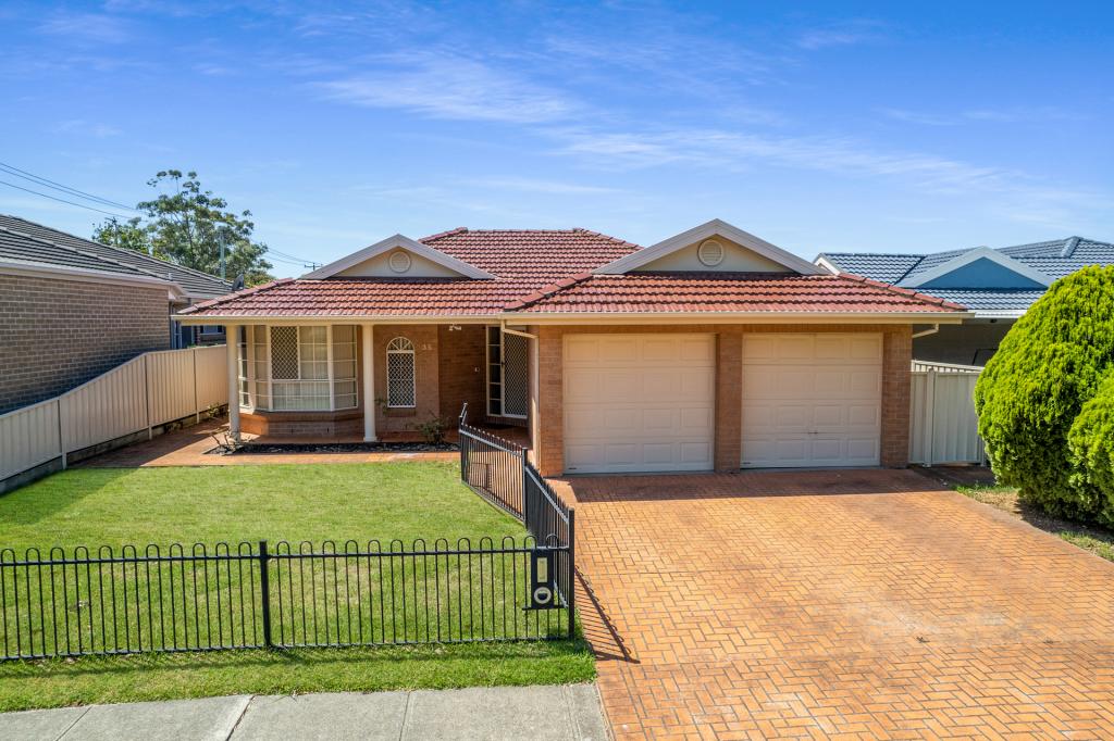 35 Churchill Cct, Hamilton South, NSW 2303