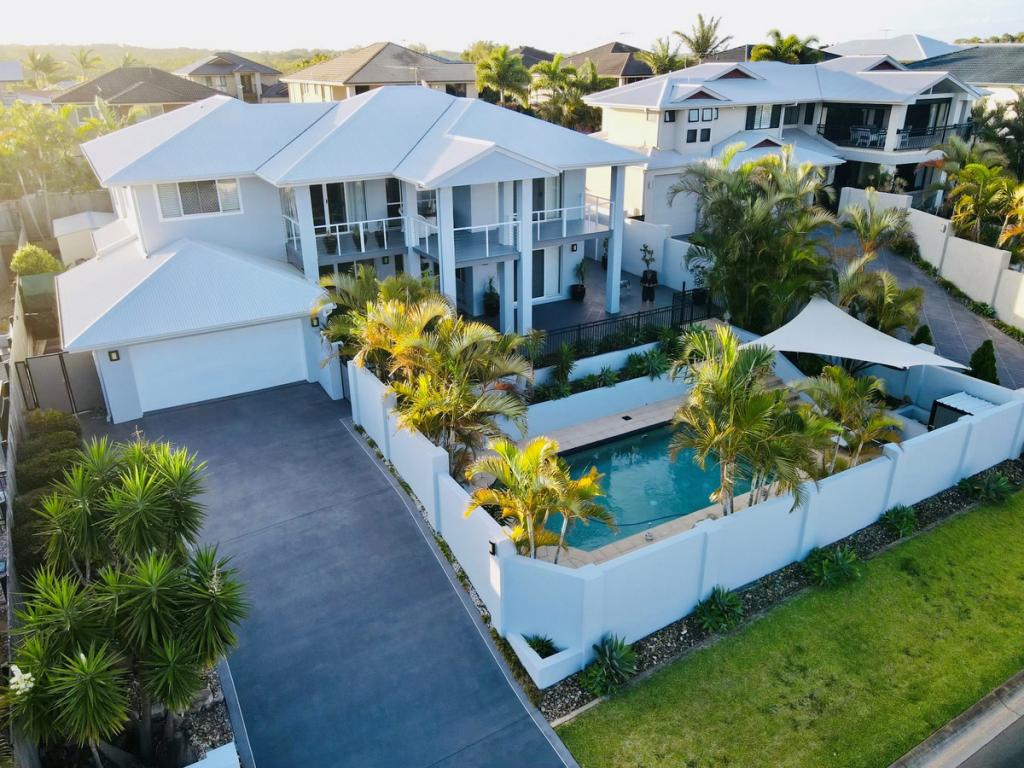 9 Bribie Cl, Redland Bay, QLD 4165