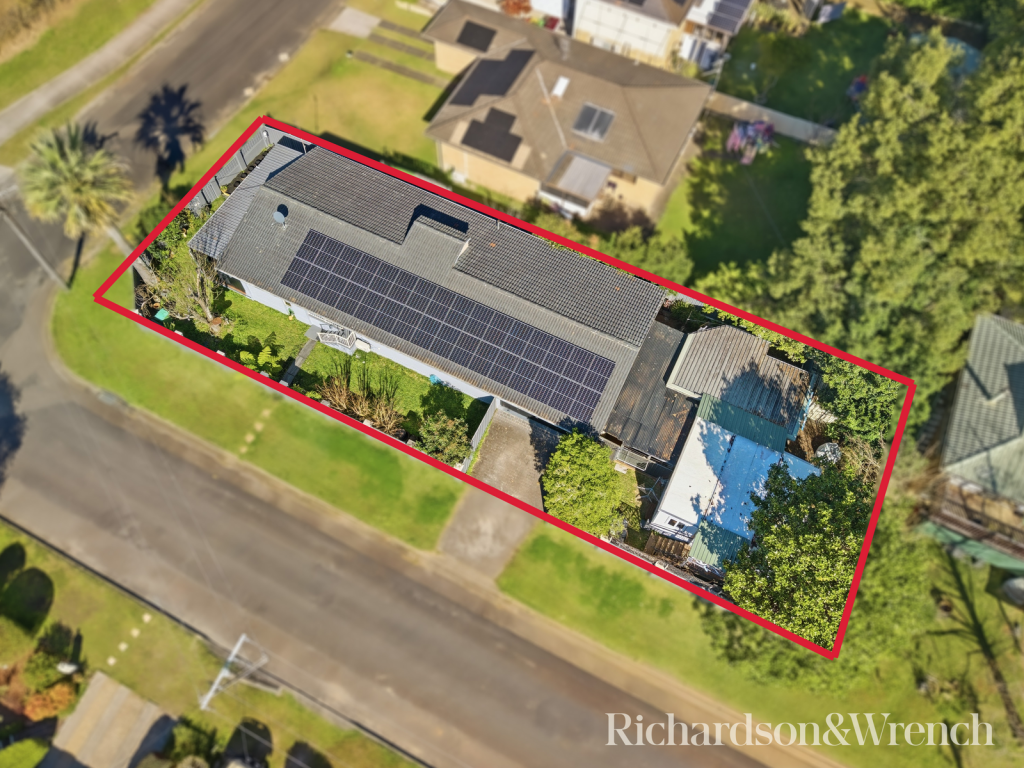 22 Jindalee Ave, Point Clare, NSW 2250