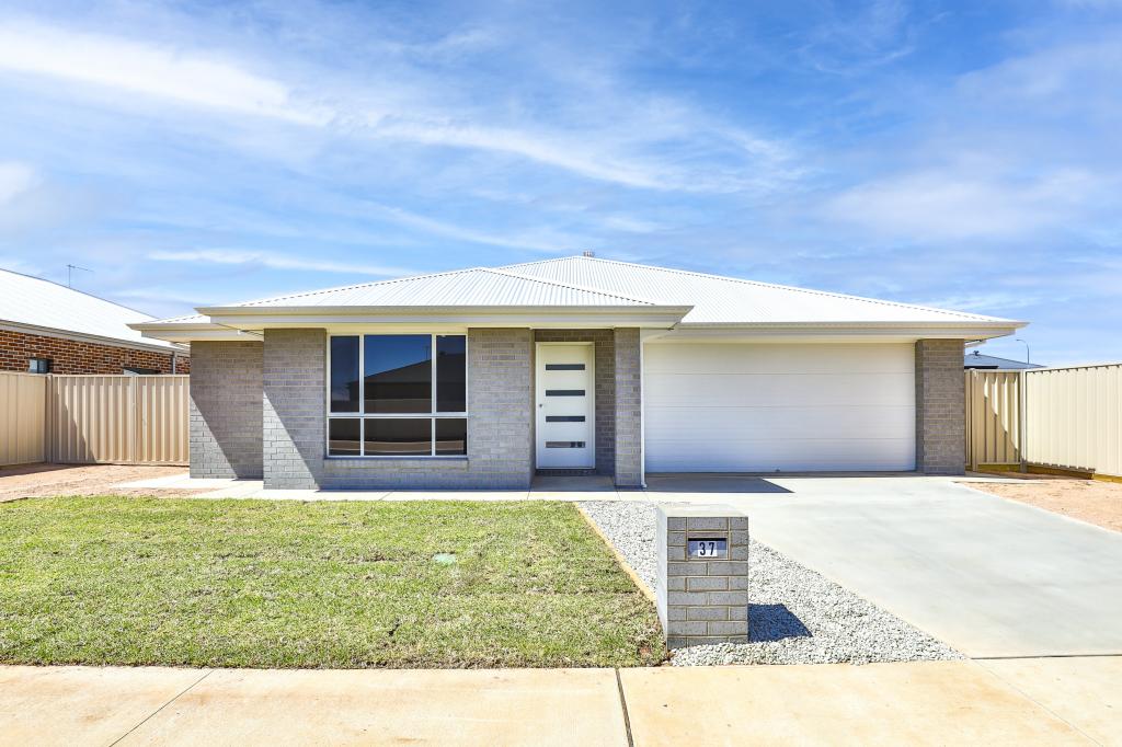 37 LUCKYMACK WAY, MILDURA, VIC 3500