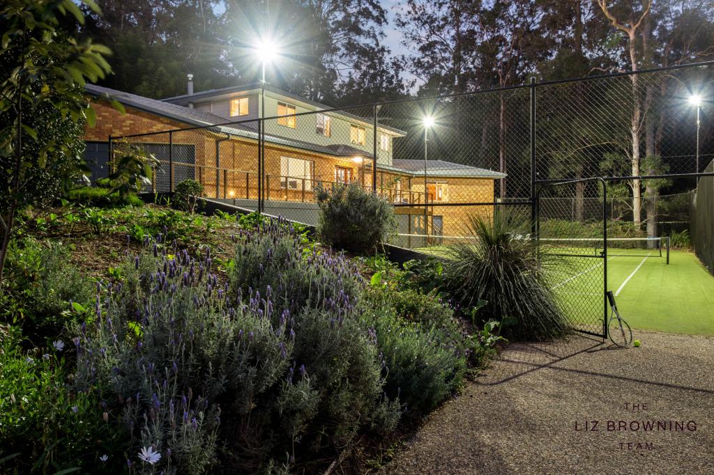 24 Ringway Pl, Chapel Hill, QLD 4069