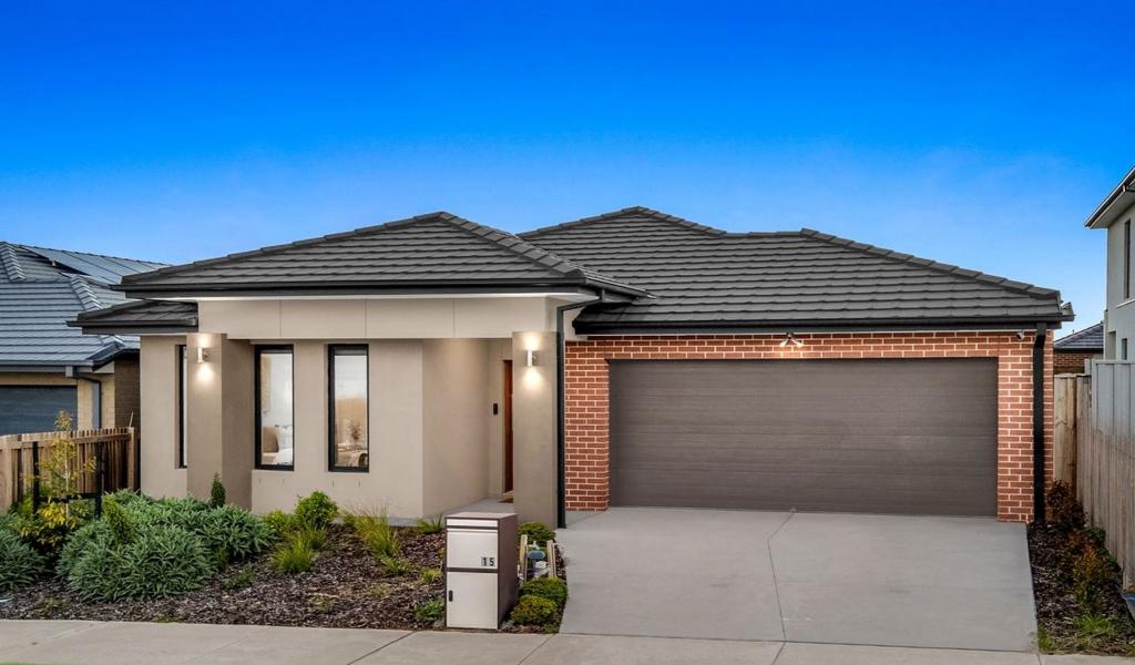 15 Sunburnt Cct, Clyde North, VIC 3978