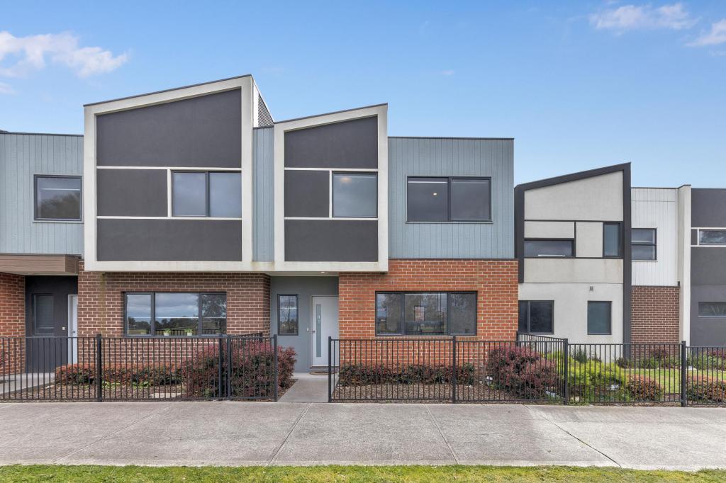 2/205 James Mirams Dr, Roxburgh Park, VIC 3064