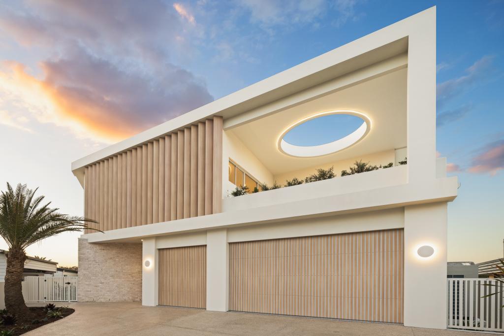 75 KALIMNA DR, BROADBEACH WATERS, QLD 4218