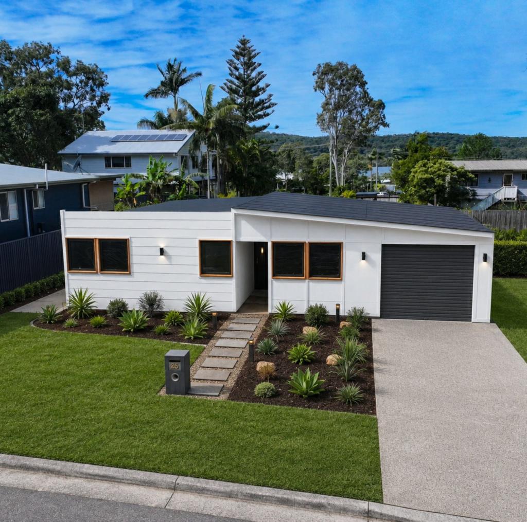 17 Jasper St, Russell Island, QLD 4184