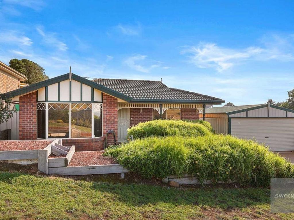 19 Todd Ct, Darley, VIC 3340