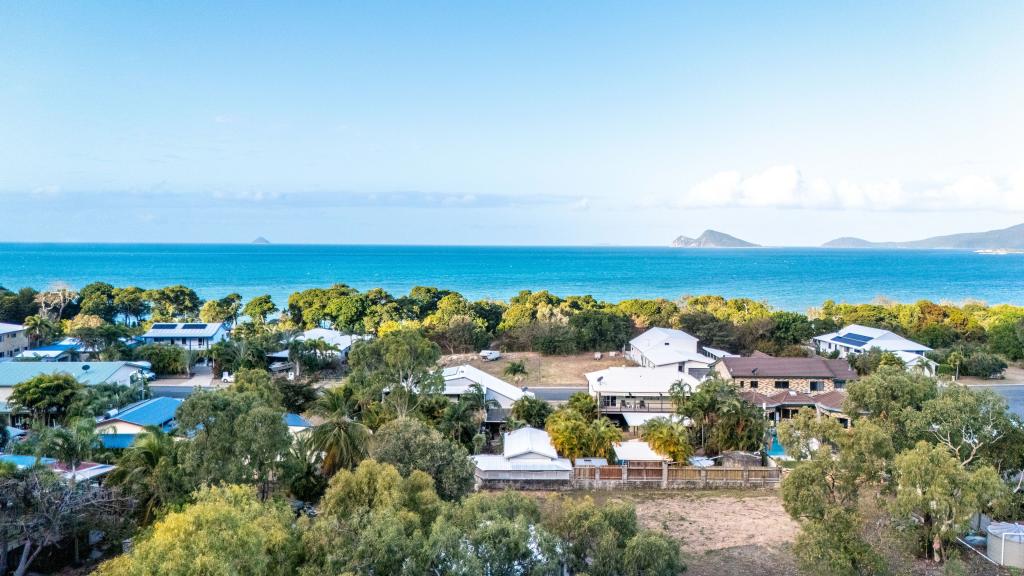 7 Rattray Ave, Hideaway Bay, QLD 4800