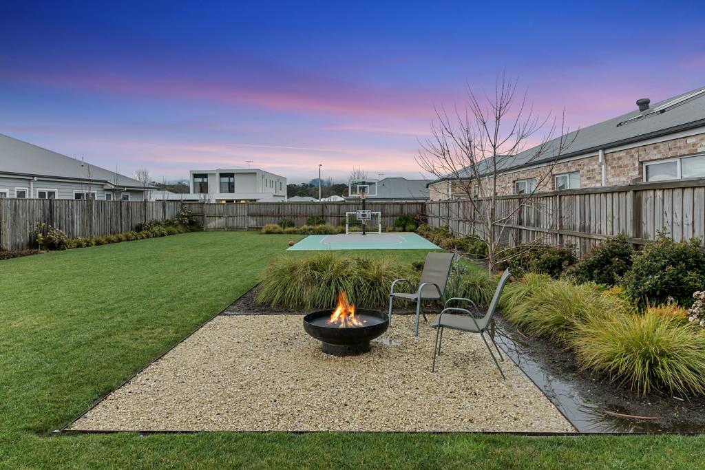 18 Correa Way, New Gisborne, VIC 3438