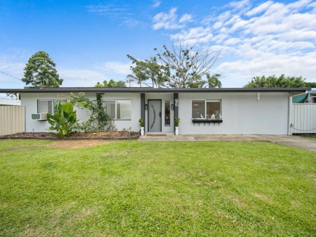 96 Enmore St, Manoora, QLD 4870