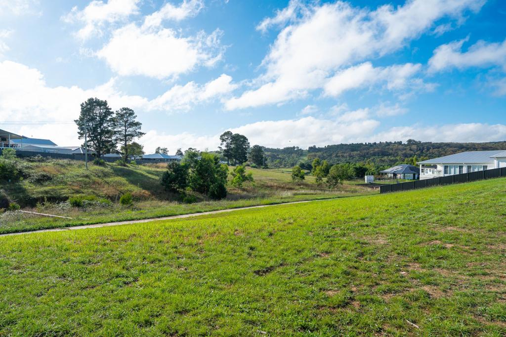 33 Madeleine Dr, Goulburn, NSW 2580