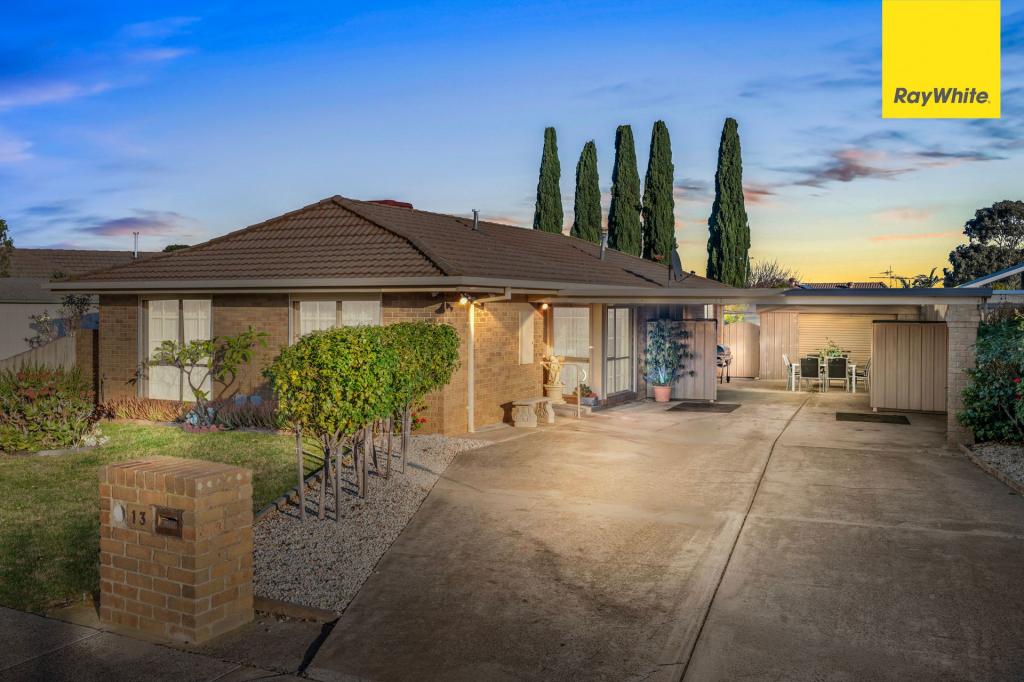 13 Mowbray Cres, Kurunjang, VIC 3337