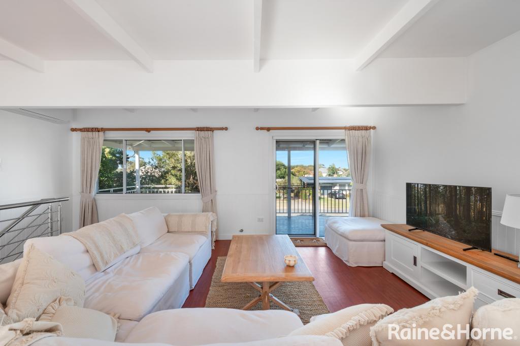 11 Woolstencraft St, Shoalhaven Heads, NSW 2535
