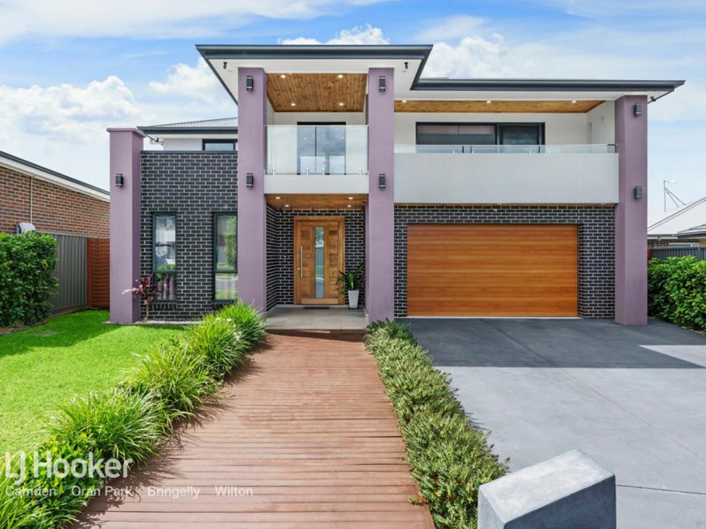 4 CRYPTANDRA ST, DENHAM COURT, NSW 2565