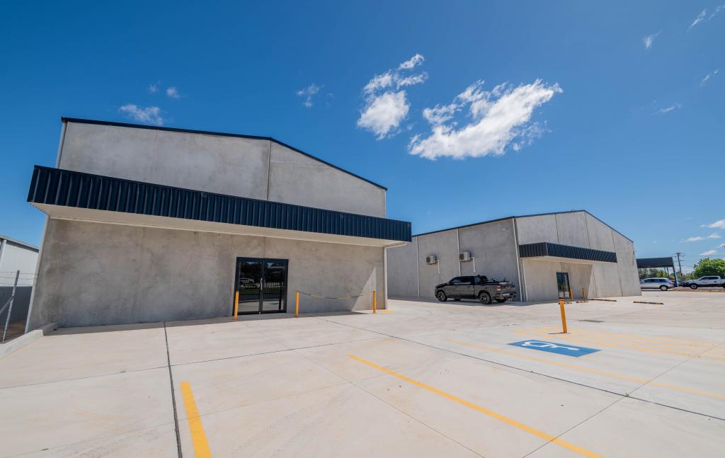 Shed 1/4 Boyd Cct, Parkes, NSW 2870