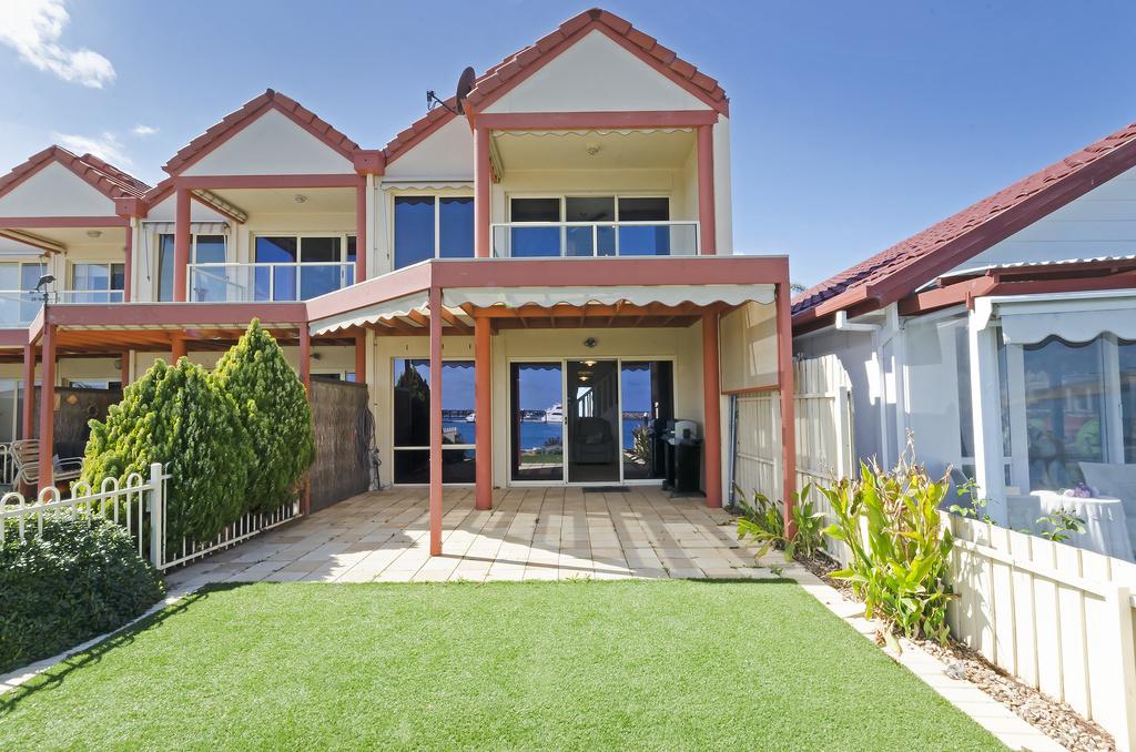 1/2 Cooroyba Ct, North Haven, SA 5018