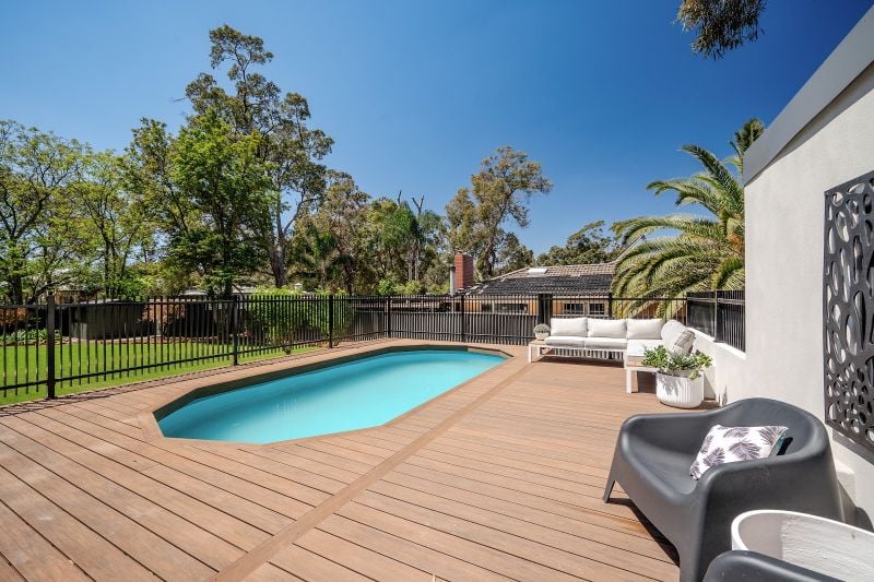 190 Grove Rd, Lesmurdie, WA 6076