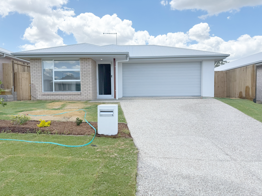 5 PROVENCE PL, GREENBANK, QLD 4124