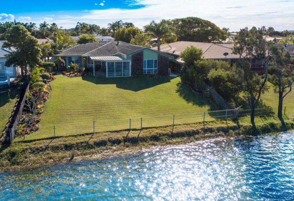 46 Auk Ave, Burleigh Waters, QLD 4220