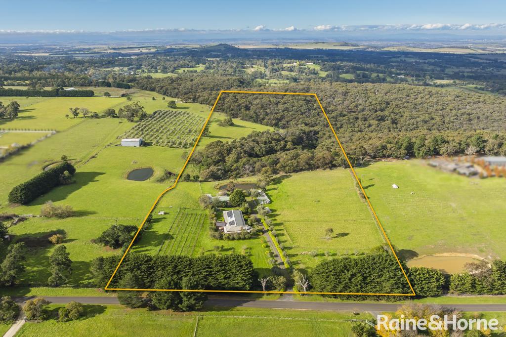 71 Benson Rd, Gisborne South, VIC 3437