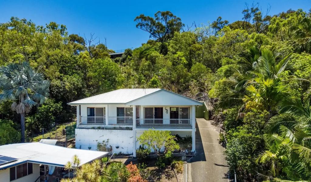 13 Coconut Gr, Ball Bay, QLD 4741