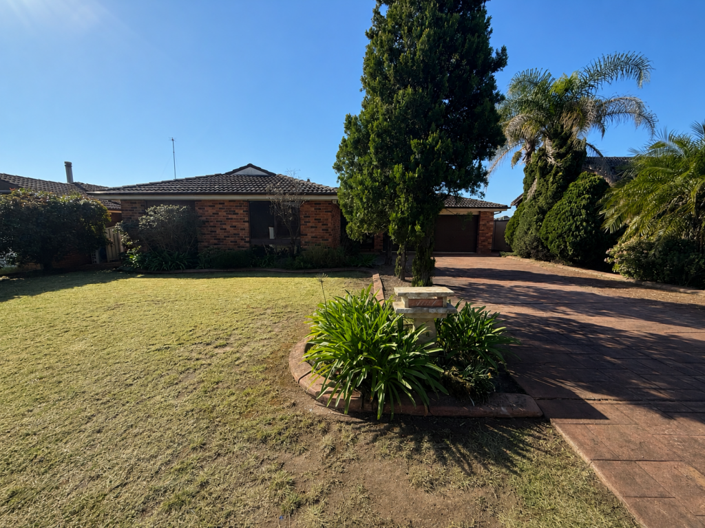 24 Clyde Ave, St Clair, NSW 2759