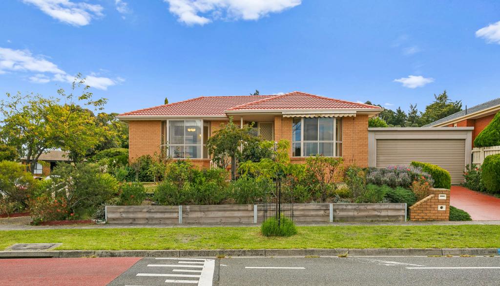 11 Hinrichsen Dr, Hallam, VIC 3803