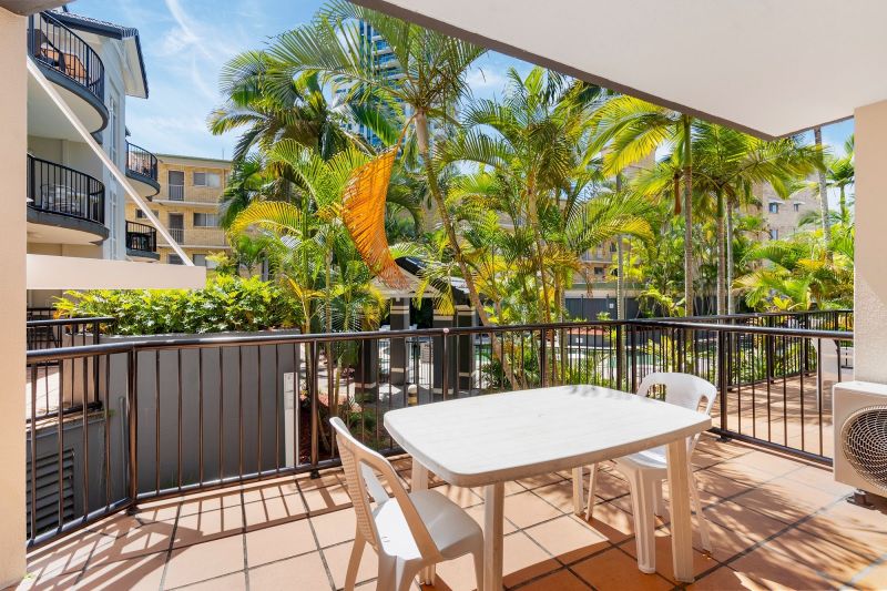 17a/220 Marine Pde, Labrador, QLD 4215